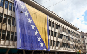 Sarajevo u znaku podrške Zmajevima: Velika zastava BiH istaknuta u Titovoj ulici