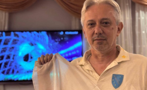 Slaven Kovačević se slikao sa zastavom BiH i poslao poruku: "Nastavljamo dalje. Korak po korak"