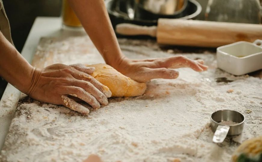Ne dodajte više brašna: Ovako pekari spašavaju tijesto koje se lijepi