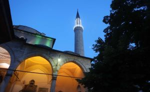 Muslimani ulaze u Novu godinu: Večeras nastupa 1448. hidžretska godina