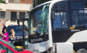 Minibusu kod Mahirove pekare otkazale kočnice: Vozač manevrom spasio putnike, izbjegnuta tragedija