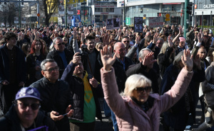 Državni službenici u KS upozorili vlasti: Traže hitno povećanje plata i isplatu regresa
