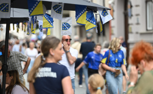 Navijačka groznica trese Sarajevo: Dresovi i zastave na ulicama glavnog grada