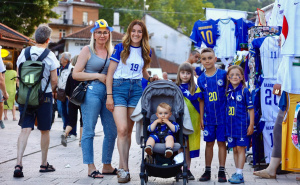 Plavo-žuti grad: Pogledajte atmosferu u Sarajevu pred utakmicu