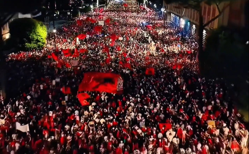Stotine hiljada Albanaca na ulicama: Protestima u Tirani se pridružili i dijasporci