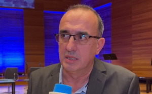 Kolumnista portala Radiosarajevo.ba brine za porodicu: U Srbiji oštećen automobil Davida Gruhonjića