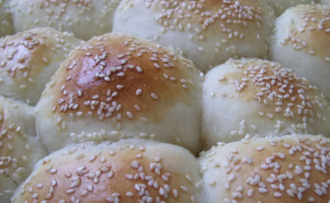 Recept naših nana: Brzi domaći hljeb iz rerne, mekan ko "duša"