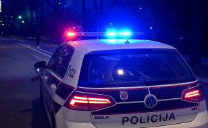 Teška nesreća sinoć u Sarajevu: Pao s krova Audija, za volanom bio pijani 22-godišnjak bez vozačke