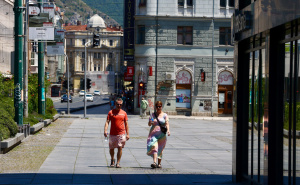 Paklene vrućine u Sarajevu: Ulice relativno puste zbog visokih temperatura
