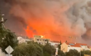 Munje izazvale požar: Gori hrvatski otok, vatra se približava kućama