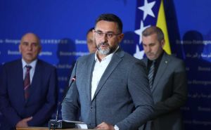 Edin Ramić: Zabrana ljiljana je poruka povratnicima da njihov identitet nije poželjan