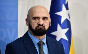 Ramo Isak: "Fašisti ne mogu zabraniti ljiljane. Zastava i BiH su ostali i opstali"