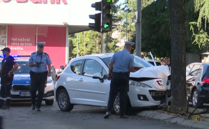 Saobraćajna nesreća u Bijeljini: Vozač automobila udario u drvo