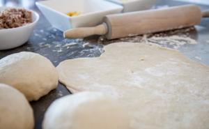 Pecivo ostaje mekano i treći dan: Kašika ovog sastojka čini čudo koje maslac i mlijeko nisu mogli