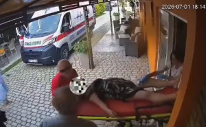 Objavljen video incidenta: Žena pala s nosila Hitne pomoći u Srbiji, preminula u Urgentnom centru