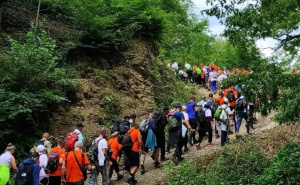Rijeke ljudi pristižu u Nezuk uoči Marša mira: Učesnici spremni za put dug 100 kilometara