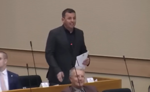 Skandal u NSRS-u: Nebojša Vukanović iznesen sa sjednice, oteo se obezbjeđenju