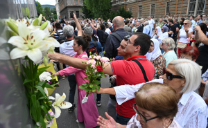 Sarajevo odalo počast: Sirene u znak sjećanja na žrtve genocida u Srebrenici