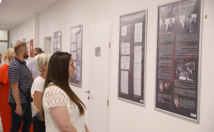 Da se nikada ne zaboravi Srebrenica: U Sarajevu otvorena izložba "9. januar – Put u genocid"