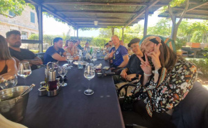 Robert Dacešin i svjetski travel blogeri obišli Vjetrenicu: Ljepote BiH stižu do milionske publike