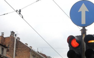 Signal koji bi mogao uvesti revoluciju u saobraćaju: Stižu semafori sa četiri svjetla