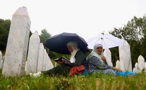 Da kapi skriju suze: Kiša u Potočarima nakon ukopa deset žrtava genocida