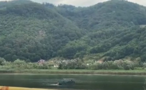 Sramota na Zvorničkom jezeru: Ljude na povratku iz Potočara dočekala muzika koja veliča genocid