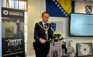 Snažna poruka sjećanja, istine i zajedništva: Derby odao počast žrtvama genocida u Srebrenici