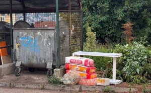 Velike količine brašna bačene pored kontejnera u Sarajevu: "Kako smo postali ovakvi ljudi?"