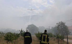 Vatra ne miruje: Novi požar kod Mostara gase dva air tracktor-a