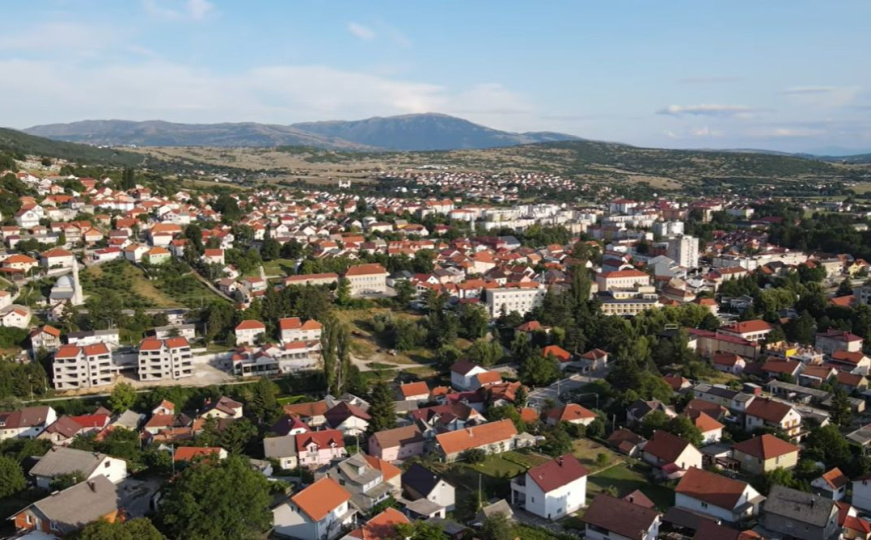 Užas u Livnu: Pijana prijetila muškarcu da će ga izbosti i sahraniti u islamskom groblju