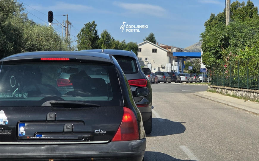 Pojačan saobraćaj na M-17, velike gužve na graničnim prelazima
