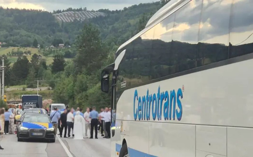 Obustavljen saobraćaj na putu Sarajevo–Sokolac: Fizički se sukobilo više lica