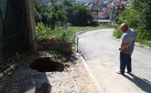 Problemi stanovnika Velešića se nastavljaju: Otvaraju se ogromne rupe, strah od urušavanja