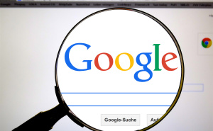 Veliki udar za giganta: Europska komisija kaznila Google sa 890 miliona eura