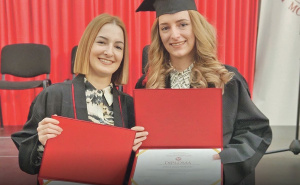 Blizankinje Memagić iz Zavidovića ostvarile san: Diplomirale isti dan i stekle zvanje doktorice