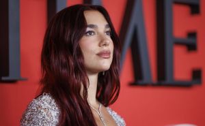 Dua Lipa otvorila biblioteku zabranjenih knjiga u čuvenoj knjižari u Portugalu
