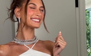 Zaboravite teške konture: Hailey Bieber koristi ovaj jednostavan trik