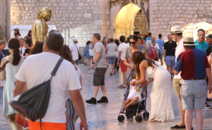 Paprene cijene na Jadranu: Turisti iz BiH pizzu i dvije kafe platili više od 100 KM