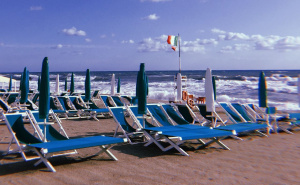 Je li more samo za bogate? Dvije ležaljke i suncobran u Italij koštaju čak 42 eura