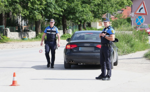 Uhapšen razulareni 38-godišnjak u Brezi: Šakama i nogama udarao vozila, a onda prijetio policajcu