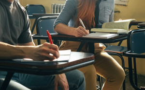 Sve više studenata u Sarajevu i radi i studira: Gdje najčešće nalaze posao i koliko zarađuju?