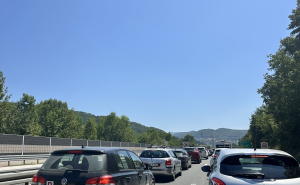 Gužve na ulazu u Sarajevo: Kolone vozila već od 13 sati uoči završnog koncerta Dine Merlina