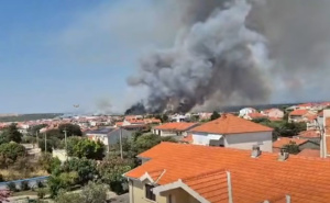 Veliki požar kod Zadra, u gašenje uključeni kanaderi