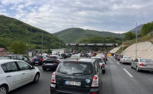 Kilometarske kolone na Bradini: Građani čekaju, nadležni na odmoru