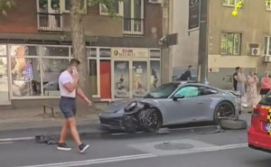 Teška nesreća u Sarajevu: Sudarila se tri vozila, Porsche slupan, nastale velike gužve u gradu