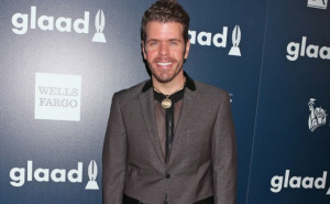 Američki bloger Perez Hilton snimao samopovređivanje, fanovi zvali policiju i hitnu