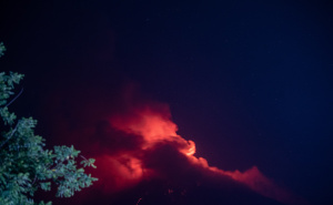 Erupcija vulkana Fuego: Evakuisano više od 1.700 ljudi, proglašen najveći stepen uzbune