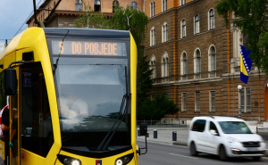 Neugodno iznenađenje za građane: Tramvajski saobraćaj obustavljen zbog nesreće kod Vijećnice