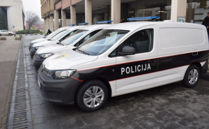 Teška nesreća kod Visokog: Sudar teretnog i putničkog vozila, vozač prevezen u bolnicu